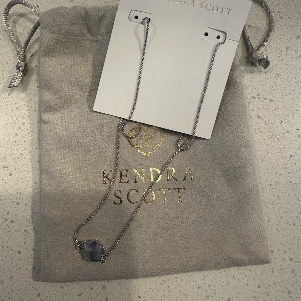 Kendra Scott necklace